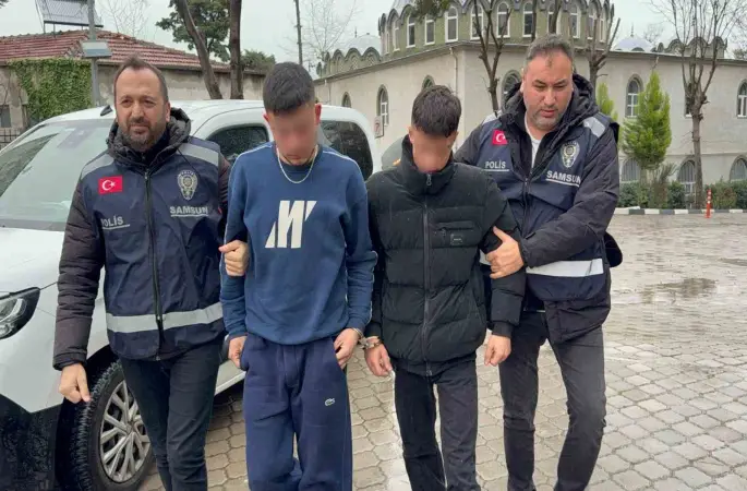 Kız meselesinden bıçaklı kavgada 2 kişi hastanelik oldu
