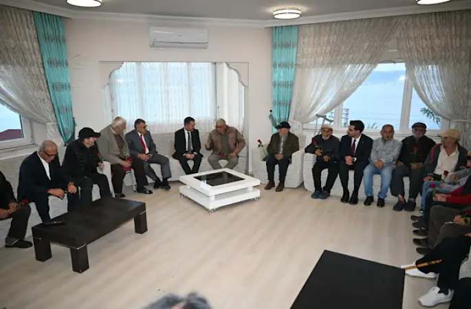 Kocaeli Valisi Aktaş, Tavşancıl Huzurevi’ni ziyaret etti