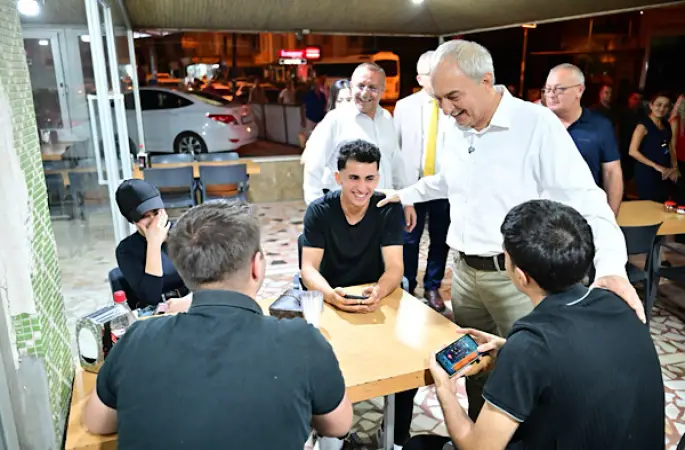 Kocagöz, Şafak Mahallesi’nde esnafla bir araya geldi