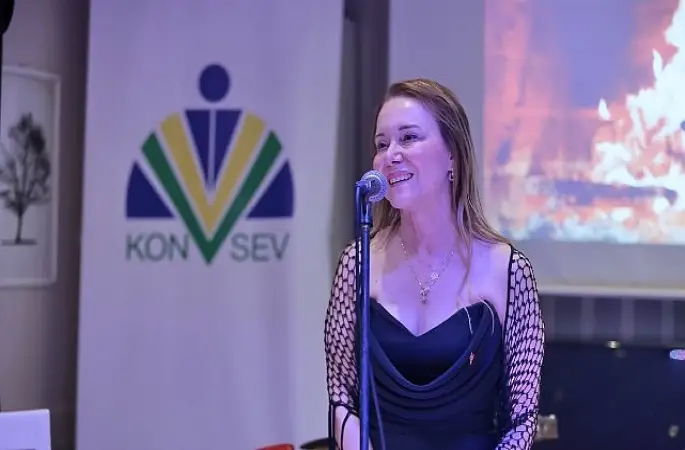 Konak'ta Cumhuriyet coşkusu çocuklar için dayanışmaya dönüştü