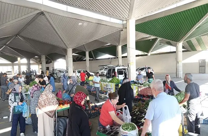 Konya Büyükşehir'in Yerli Ürün Pazarı, Üretici ile Tüketiciyi Doğrudan Buluşturuyor