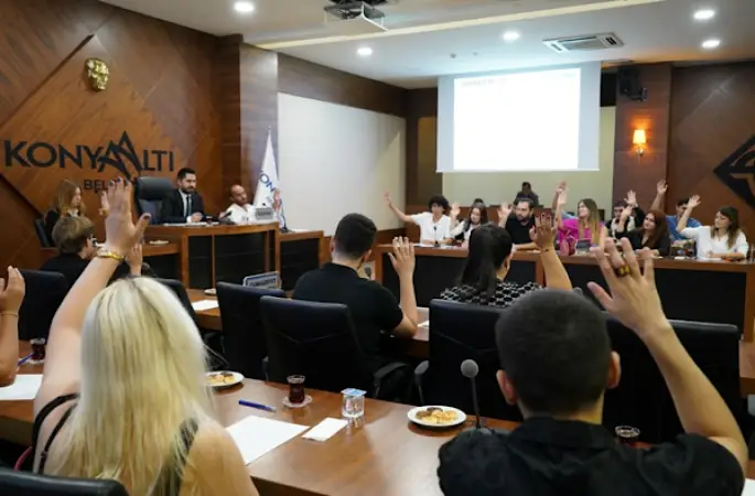 Konyaaltı Belediyesi Gençlik Meclisi Eylül ayı toplantısını gerçekleştirdi