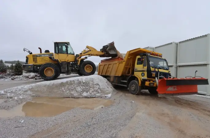 Kütahya’da karla mücadele çalışmaları aralıksız sürüyor

