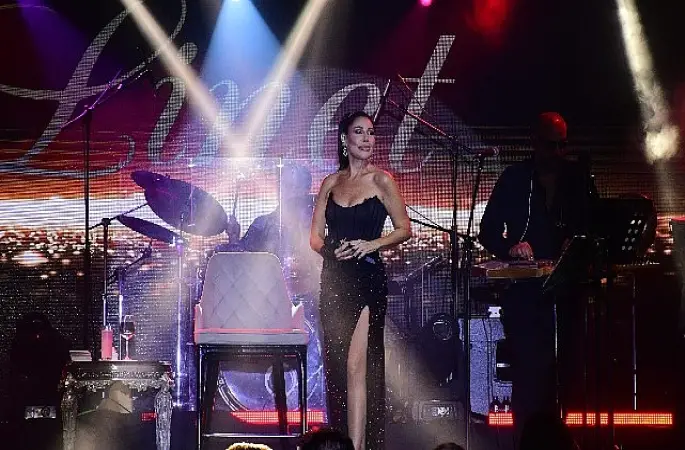 Linet'ten Kıbrıs'ra unutulmaz gece! Sürpriz düet müjdesi verdi