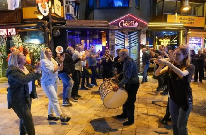Maltepe’de Cumhuriyet’in 103’üncü yılı mübadil davuluyla kutlandı