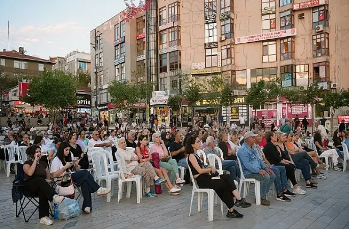 Maltepe'de yarı final coşkusu dev ekranda izlendi