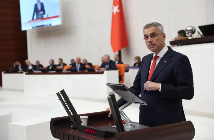 Memişoğlu: En zor şartlarda, en kritik anlarda insan, önce insan