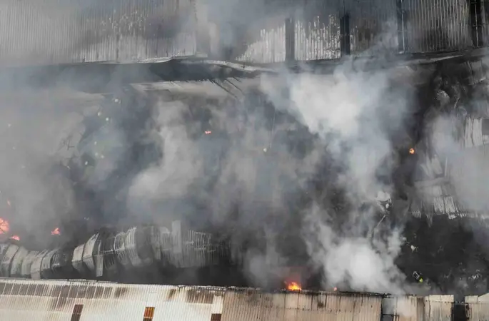 Mersin’deki plastik ham madde deposunda çıkan yangın kontrol altına alındı
