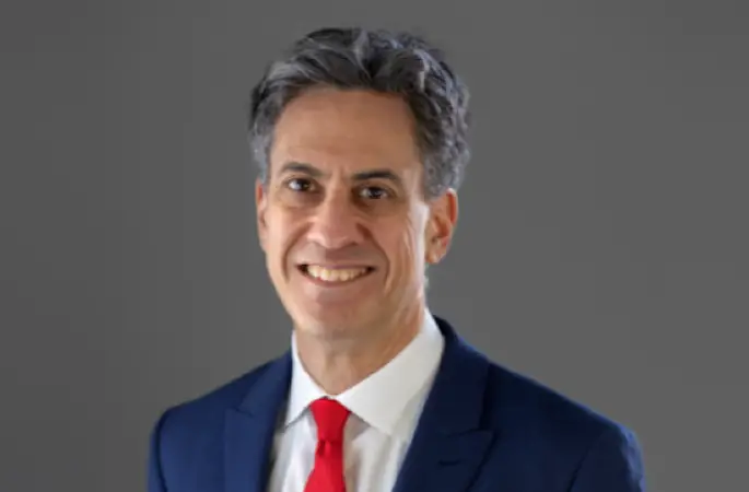 Miliband: Avrupa'daki orman yangınları iklim krizinin etkilerini gösteriyor