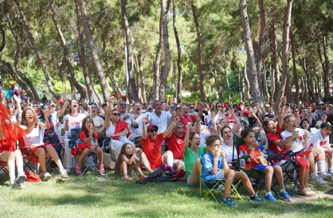 Milli maç coşkusu ve konser HayatPark’ta yaşandı