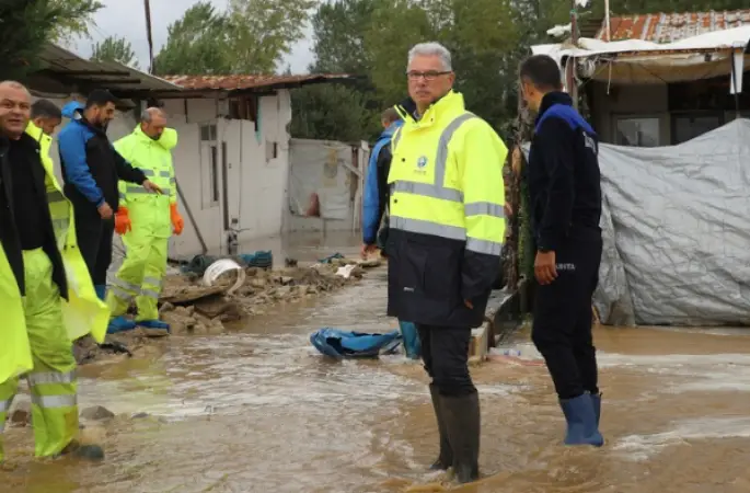 Mudanya’da sağanak sonrası taşkınlara müdahale edildi