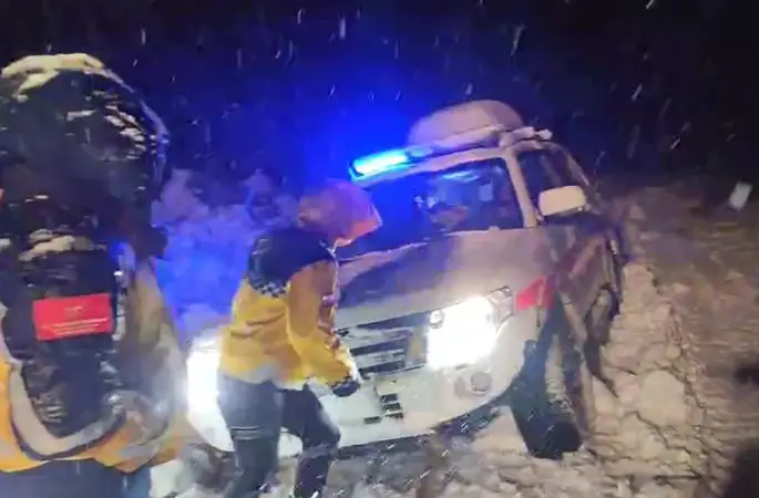 Muş’ta hasta çocuğa ulaşmak için ekipler seferber oldu
