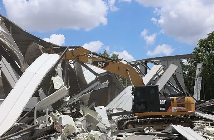 Nilüfer'de toplam 3 bin 300 metrekarelik 3 kaçak yapı yıkıldı