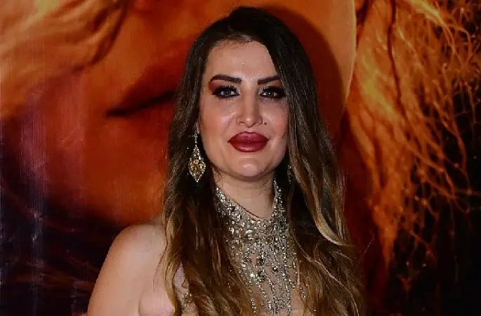 Nükhet Duru'dan Modacısı Zeynep Bozkaya'ya Kulisinde Övgü Yağmuru: 