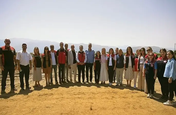 Ödemiş'te Üreticilere Kışlık Sebze Fidesi Desteği
