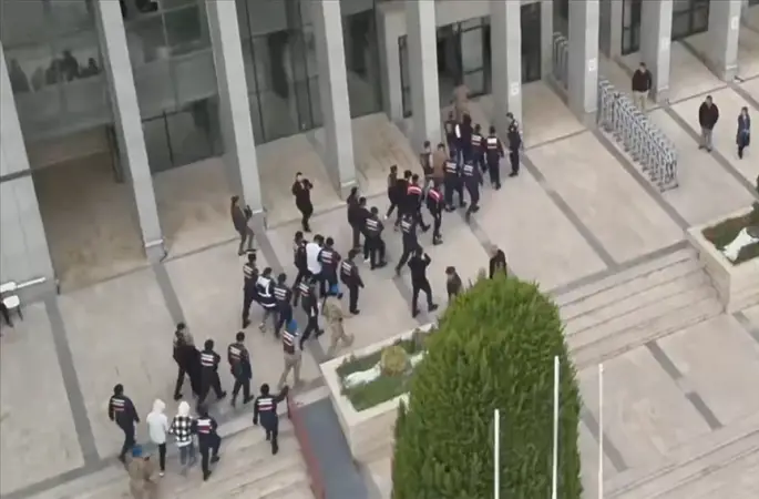 Organize suç örgütlerine yönelik 7 ilde düzenlenen operasyonlarda 42 şüpheli tutuklandı