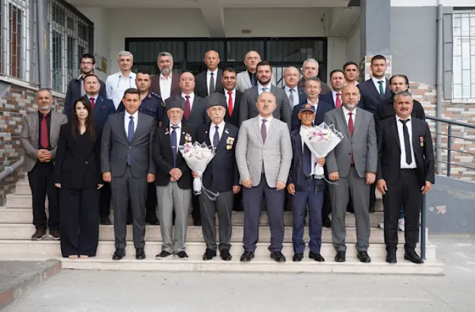 Orhangazi'de Gaziler Günü kapsamında öğrencilerle gaziler bir araya geldi