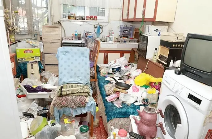Osmangazi'de Kötü Koku Yayan Çöp Ev Temizlendi