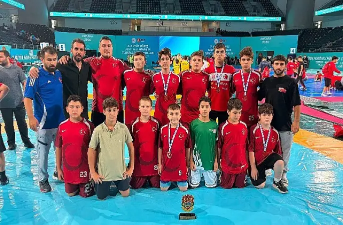 Osmangazi'nin Şampiyon Güreşçileri Başarıdan Başarıya Koşuyor