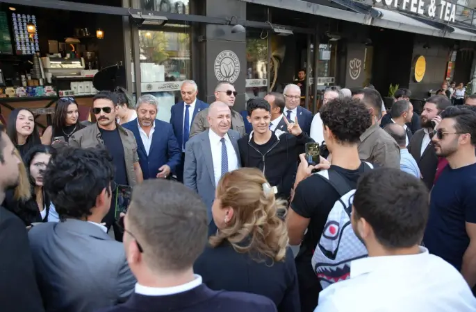 Özdağ, Bornova Küçükpark’ta vatandaşlarla bir araya geldi