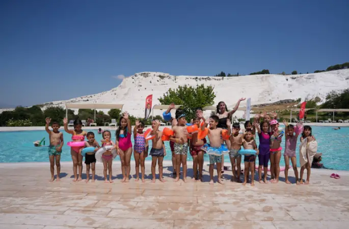 Pamukkale’de “Annemle Yüzmenin Tam Zamanı” Projesi sürüyor