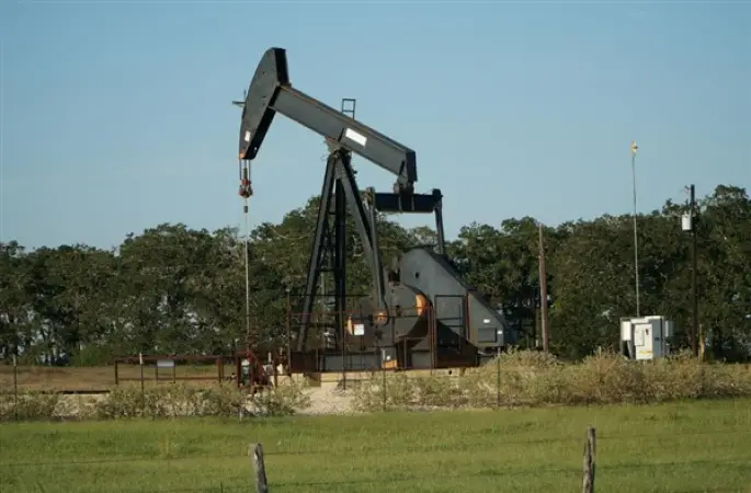 Petrol fiyatları yükseldi, doğal gaz geriledi