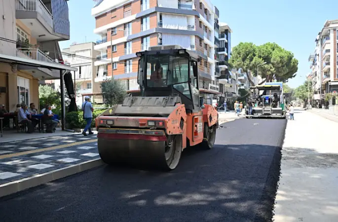  Salihli’de 4 caddede 3,5 kilometrelik sıcak asfalt çalışması sürüyor