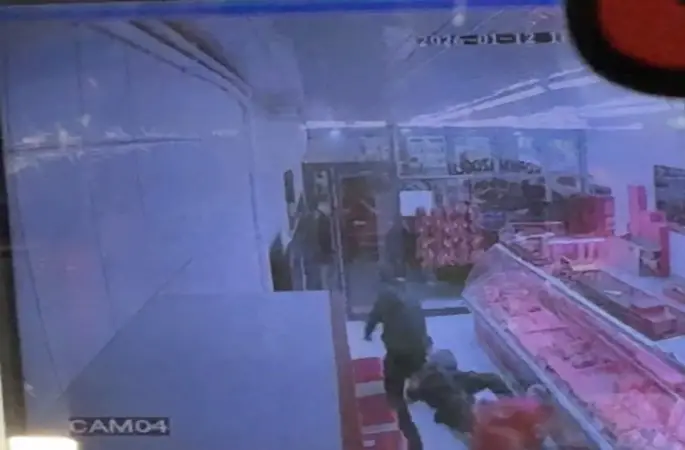 Sivas’ta iki kardeşin yaralandığı silahlı kavga kamerada
