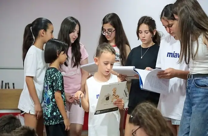 Tiyatronun yeni yetenekleri Karşıyaka'da yetişiyor