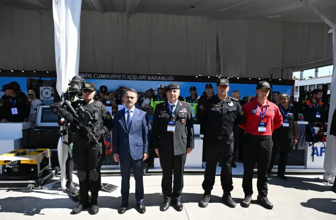 Vali Aktaş, “TEKNOFEST Mavi Vatan” alanındaki İçişleri Bakanlığı stantlarını ziyaret etti