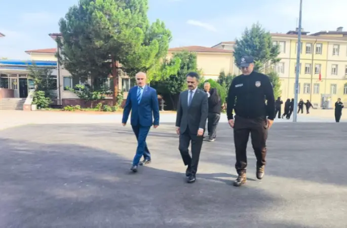 Vali Aktaş, Zübeyde Hanım Kız Mesleki ve Teknik Anadolu Lisesini ziyaret etti
