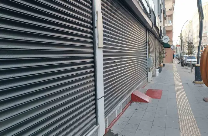 Van’da elektrik kesintisi esnafı mağdur etti
